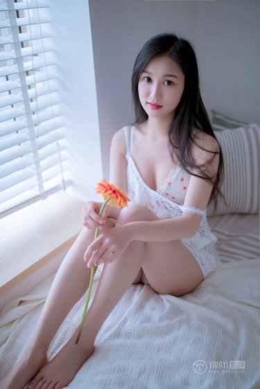 美女撒尿